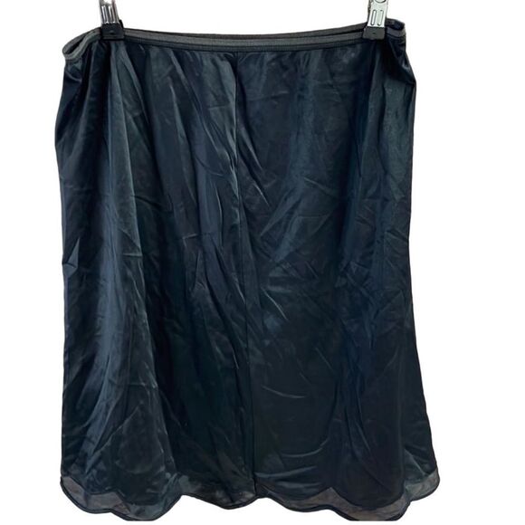 Vanity Fair Vintage Ladies Tricot NylonScalloped Hem Black Half Slip Size Medium - Picture 1 of 5